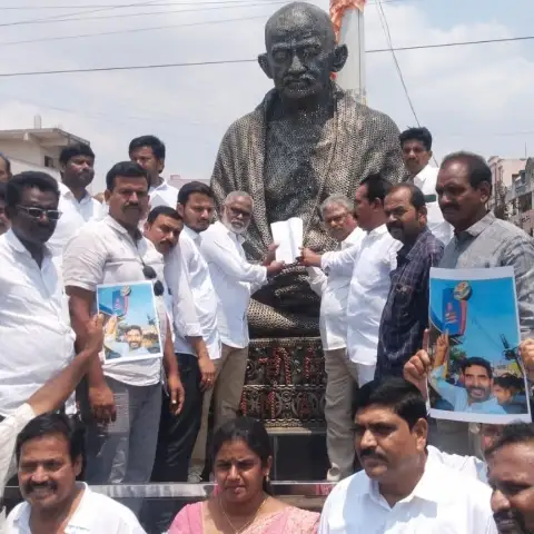 Nandigama Protest YSRCP Mondithoka Jagan Mohan Rao